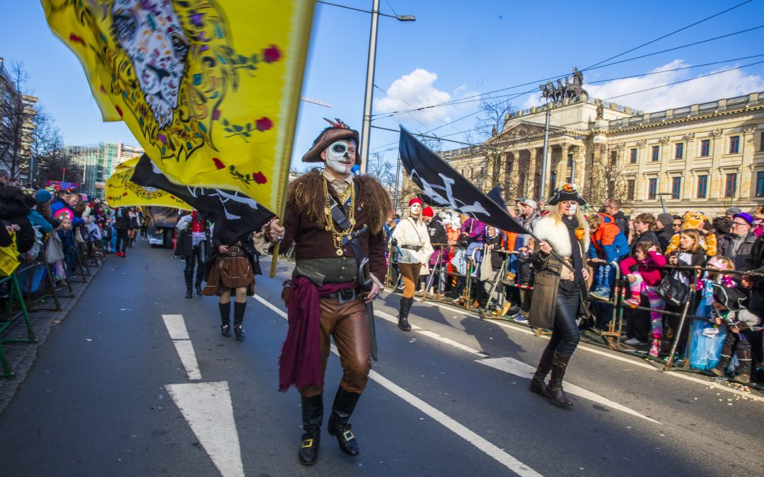 Die Flaggenschwinger, eine alte Tradition lebt bei den Freibeutern.